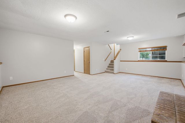 1721 N Redbarn Cir, Wichita, KS 67212