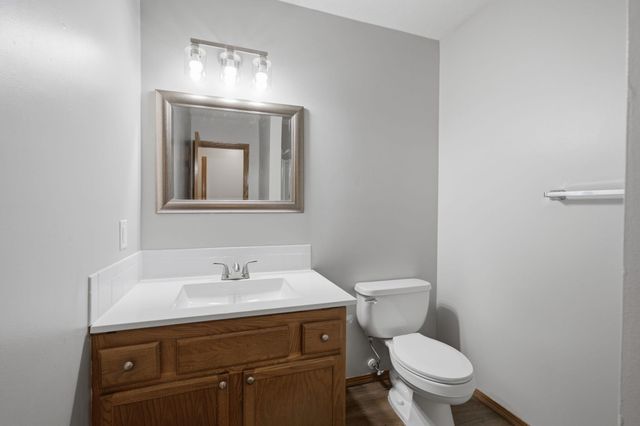 1721 N Redbarn Cir, Wichita, KS 67212