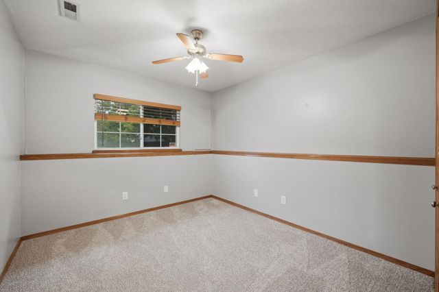 1721 N Redbarn Cir, Wichita, KS 67212