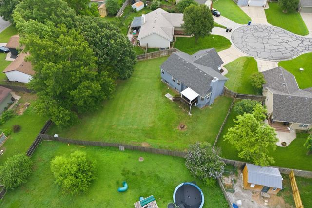 1721 N Redbarn Cir, Wichita, KS 67212