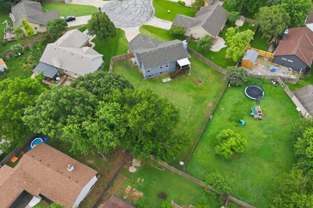1721 N Redbarn Cir, Wichita, KS 67212