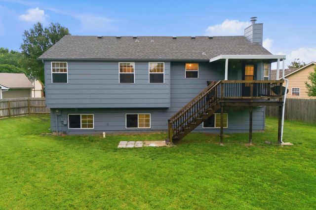 1721 N Redbarn Cir, Wichita, KS 67212