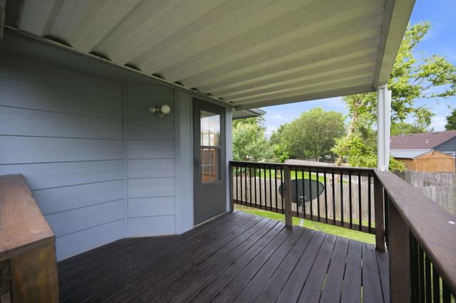 1721 N Redbarn Cir, Wichita, KS 67212