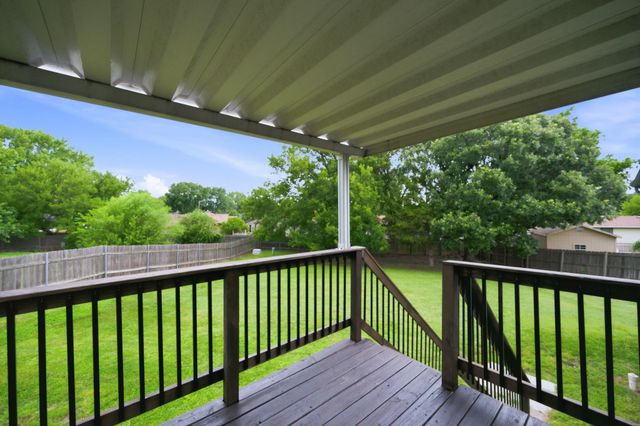 1721 N Redbarn Cir, Wichita, KS 67212