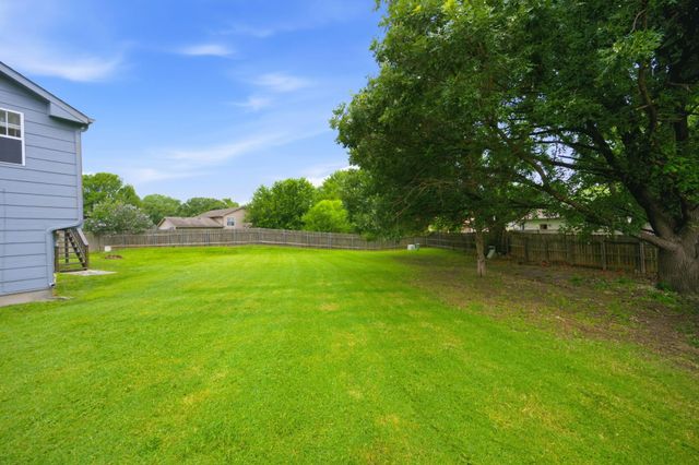 1721 N Redbarn Cir, Wichita, KS 67212