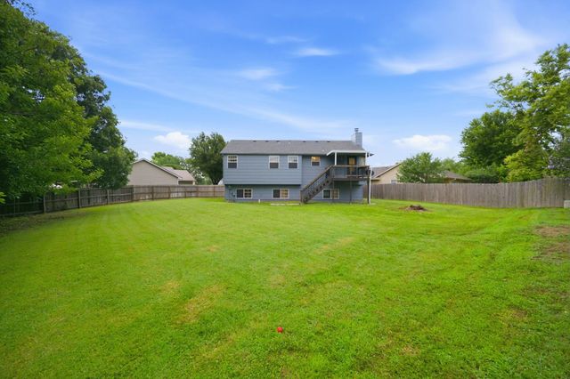 1721 N Redbarn Cir, Wichita, KS 67212