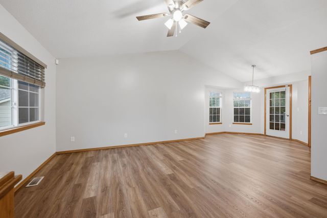 1721 N Redbarn Cir, Wichita, KS 67212