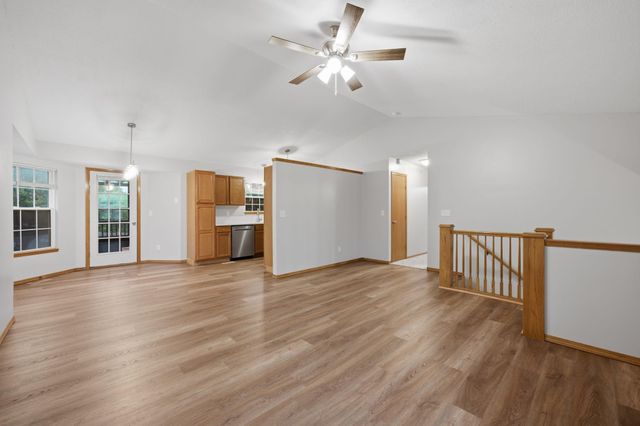 1721 N Redbarn Cir, Wichita, KS 67212