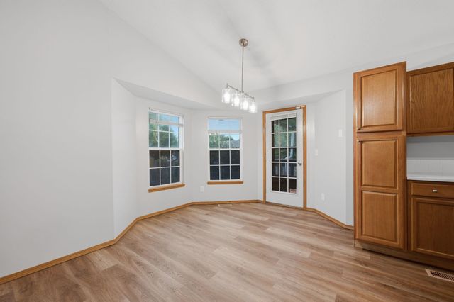 1721 N Redbarn Cir, Wichita, KS 67212