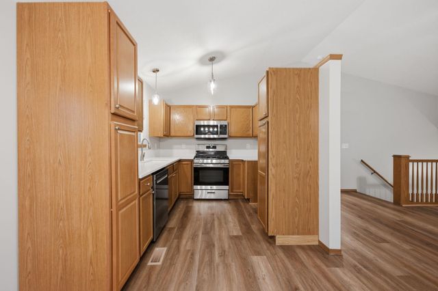 1721 N Redbarn Cir, Wichita, KS 67212
