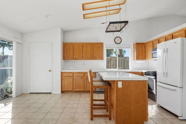 453 Shadow Tree Drive, Oceanside, CA 92058