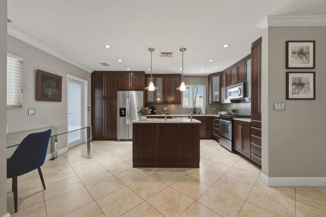 4310 NE 15th Way, Oakland Park, FL 33334