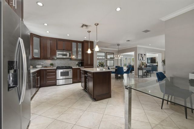 4310 NE 15th Way, Oakland Park, FL 33334
