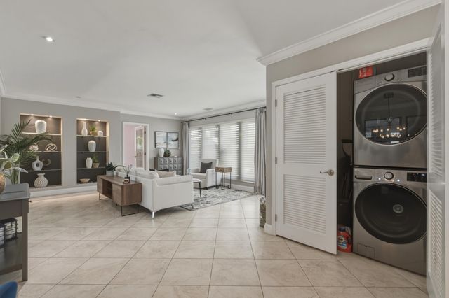 4310 NE 15th Way, Oakland Park, FL 33334