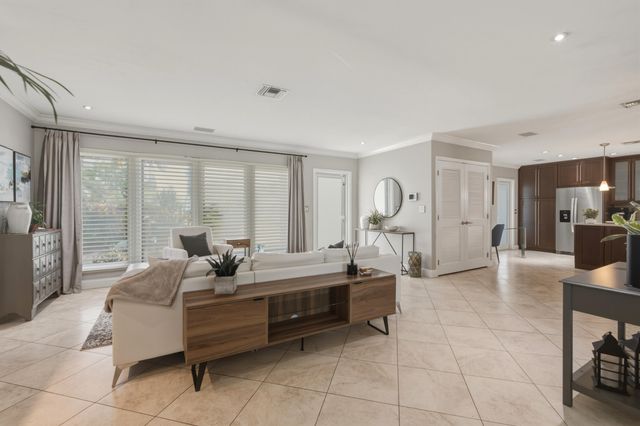 4310 NE 15th Way, Oakland Park, FL 33334