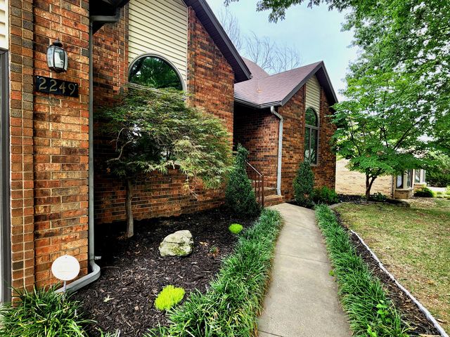 2249 E Cragmont Street, Springfield, MO 65804