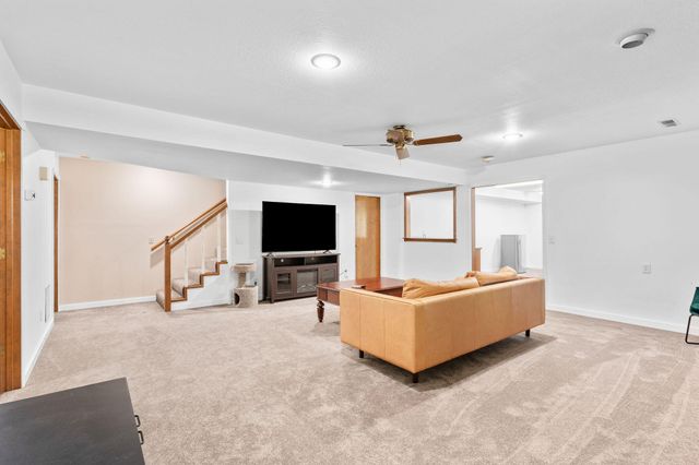 2249 E Cragmont Street, Springfield, MO 65804