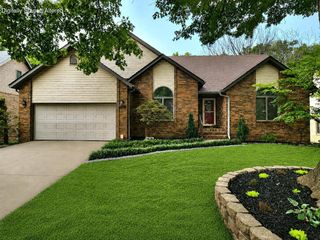 2249 E Cragmont Street, Springfield, MO 65804