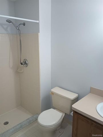 30653 Hidden Pines Lane 108, Roseville, MI 48066