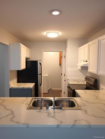 30653 Hidden Pines Lane 108, Roseville, MI 48066