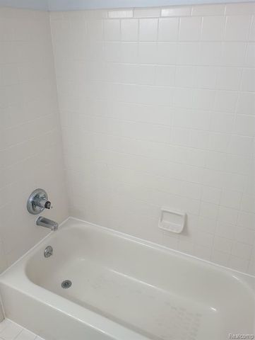 30653 Hidden Pines Lane 108, Roseville, MI 48066