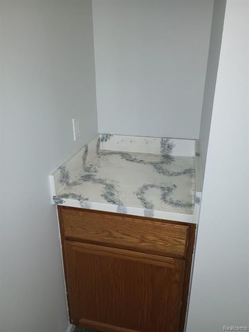 30653 Hidden Pines Lane 108, Roseville, MI 48066