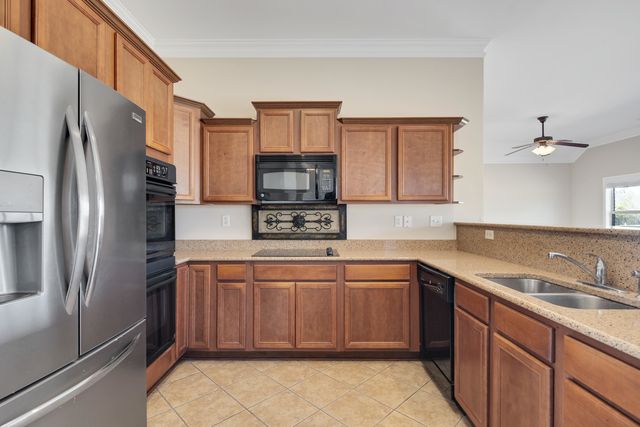 450 LEWIS FAIRWAY CIR, Oakland, TN 38060