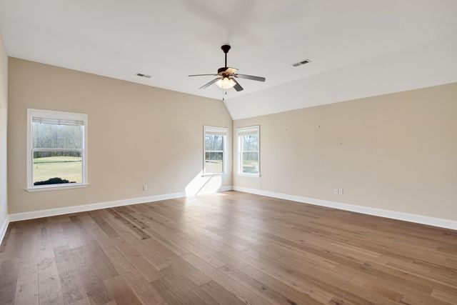 450 LEWIS FAIRWAY CIR, Oakland, TN 38060