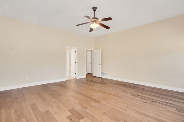 450 LEWIS FAIRWAY CIR, Oakland, TN 38060