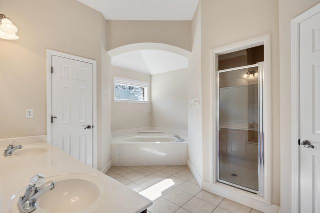 450 LEWIS FAIRWAY CIR, Oakland, TN 38060