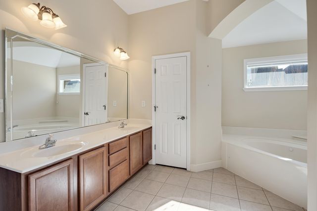 450 LEWIS FAIRWAY CIR, Oakland, TN 38060