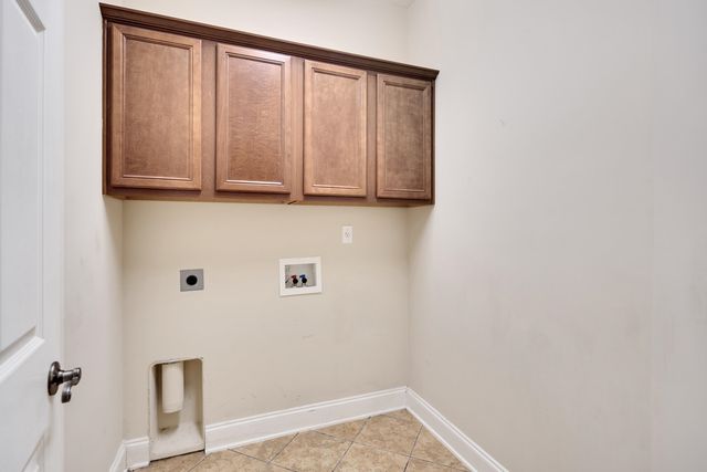 450 LEWIS FAIRWAY CIR, Oakland, TN 38060