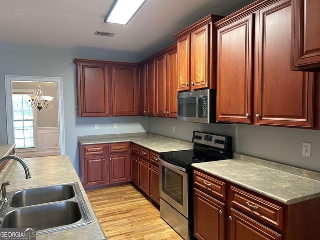 221 Tara Place NE, Milledgeville, GA 31061