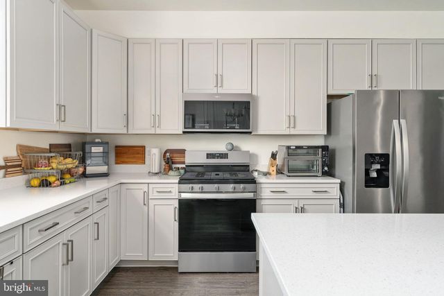 17755 KINGFISHER ISLE RD, Dumfries, VA 22026