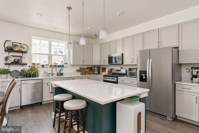 17755 KINGFISHER ISLE RD, Dumfries, VA 22026