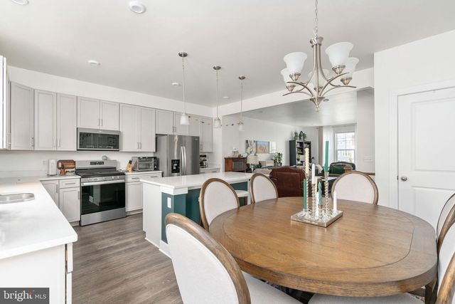 17755 KINGFISHER ISLE RD, Dumfries, VA 22026