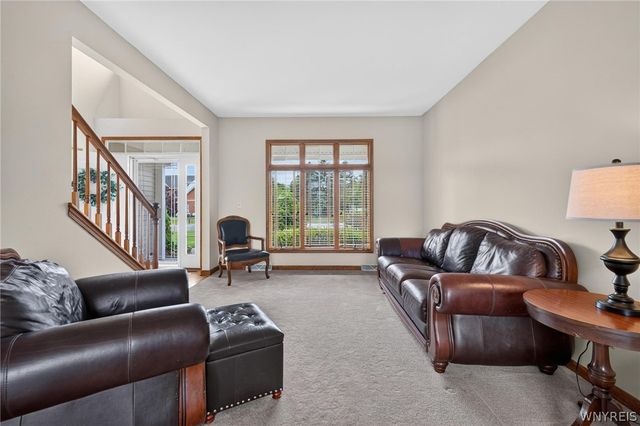 123 Ashwood Lane, Orchard Park, NY 14127