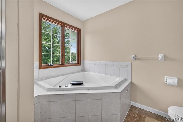 123 Ashwood Lane, Orchard Park, NY 14127
