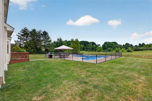 123 Ashwood Lane, Orchard Park, NY 14127