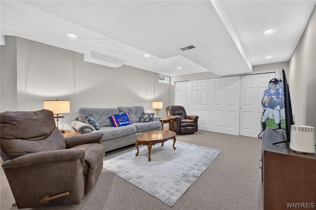 123 Ashwood Lane, Orchard Park, NY 14127