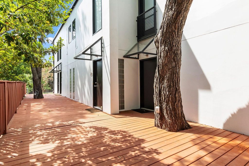 4242 Buena Vista Street 22, Dallas, TX 75205