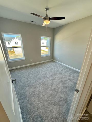 8024 Joy Crossing Lane, Charlotte, NC 28214