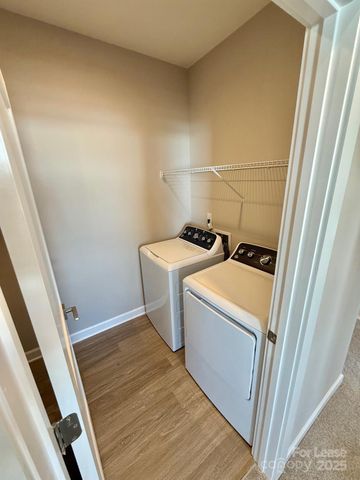 8024 Joy Crossing Lane, Charlotte, NC 28214