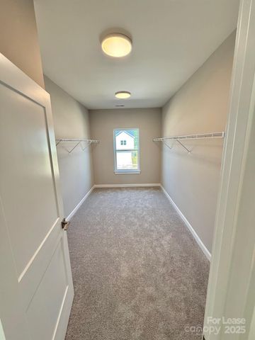 8024 Joy Crossing Lane, Charlotte, NC 28214