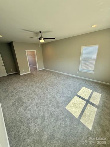 8024 Joy Crossing Lane, Charlotte, NC 28214