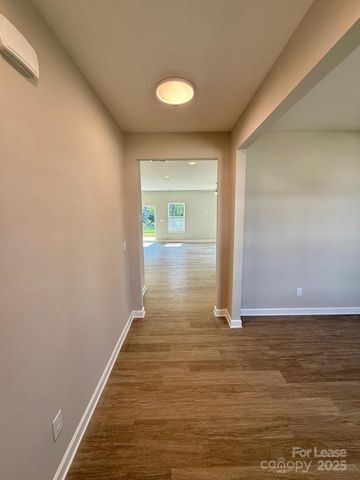 8024 Joy Crossing Lane, Charlotte, NC 28214