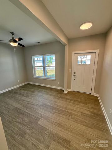 8024 Joy Crossing Lane, Charlotte, NC 28214