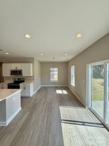 8024 Joy Crossing Lane, Charlotte, NC 28214