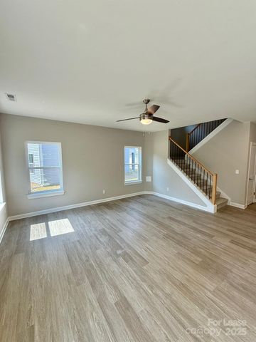 8024 Joy Crossing Lane, Charlotte, NC 28214