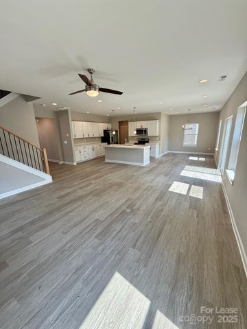 8024 Joy Crossing Lane, Charlotte, NC 28214